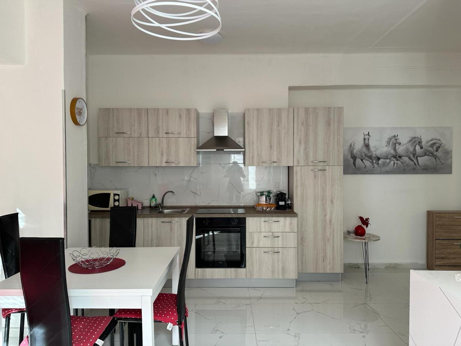 Wh - Dolce Vita - Bilocale - 5 Minuti Dal Centro - Parcheggio Gratuito - Wifi Sanremo Eksteriør bilde